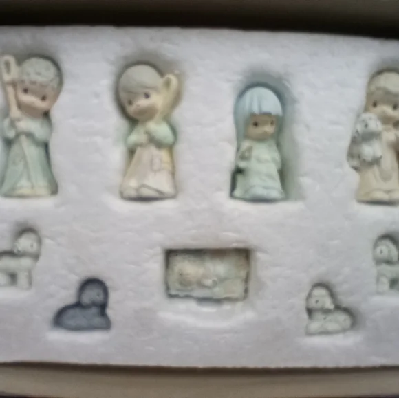 1990 Enesco Precious Moments Miniature  Nativity Scene and The Three Wise Men - Picture 2 of 10